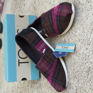 NWT Toms